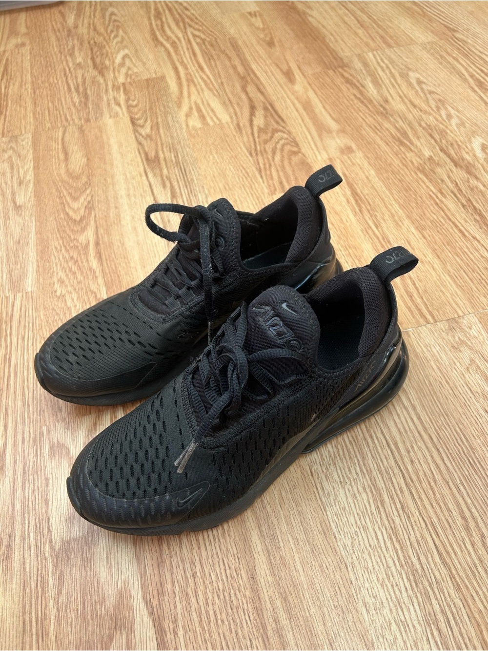 Nike Air Max 270 Big Kid’s Black Athletic Sneakers Size 7Y